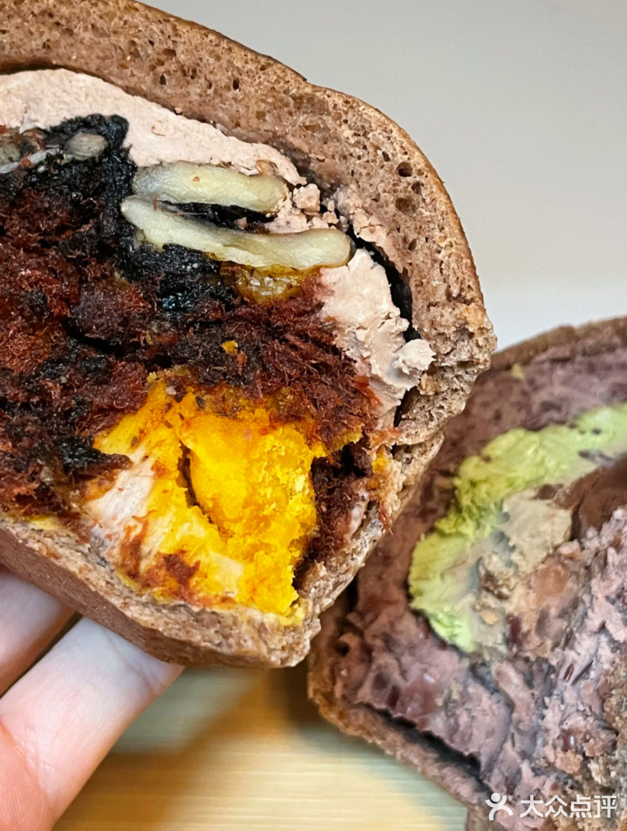 黑芝麻核桃 咸蛋黄 可可奶酪 肉松欧包