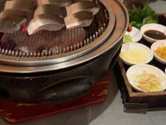 -围炉肉舍•炭烤活鳗•丹东海鲜烤肉(步行街店)