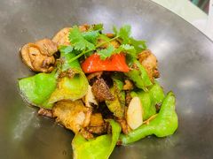 -王朝大酒店徐汇店-地面停车场