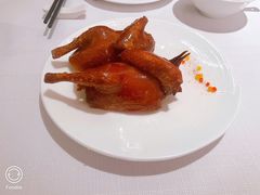 玻璃皮润烧乳鸽皇-北京厨房(SKP店)