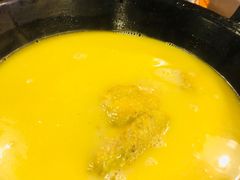 浓厚原只鸡煲花胶汤-鲜入围煮花胶鸡海鲜火锅
