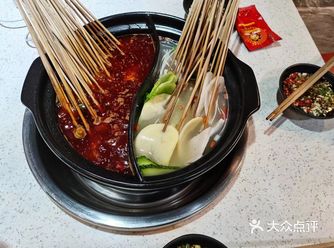 地理位置： 春熙路梵高星空博物馆对面的火锅店 