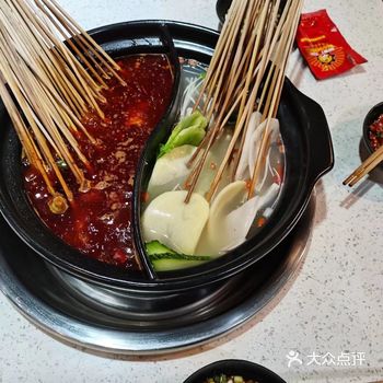 地理位置： 春熙路梵高星空博物馆对面的火锅店 