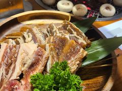 秘制肥牛-草家酱蟹炭火烤肉店(珲春南路一店)