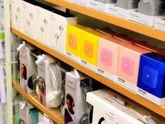 -名创优品(北京新中关购物中心地铁层店)
