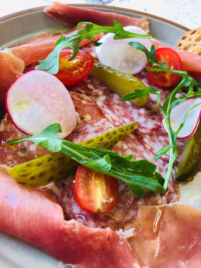 oui chef 西餐厅-"位于徐汇万科中心,位置偏了点,店里是典型.