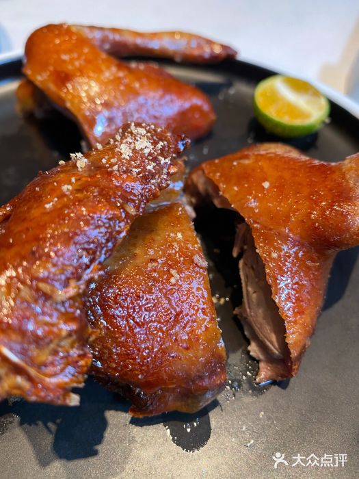 新斗记·新派粤菜(高德置地旗舰店)陈皮脆皮乳鸽皇图片