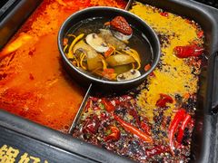 -老牌坊云南鱼豆花火锅(哈西万达店)