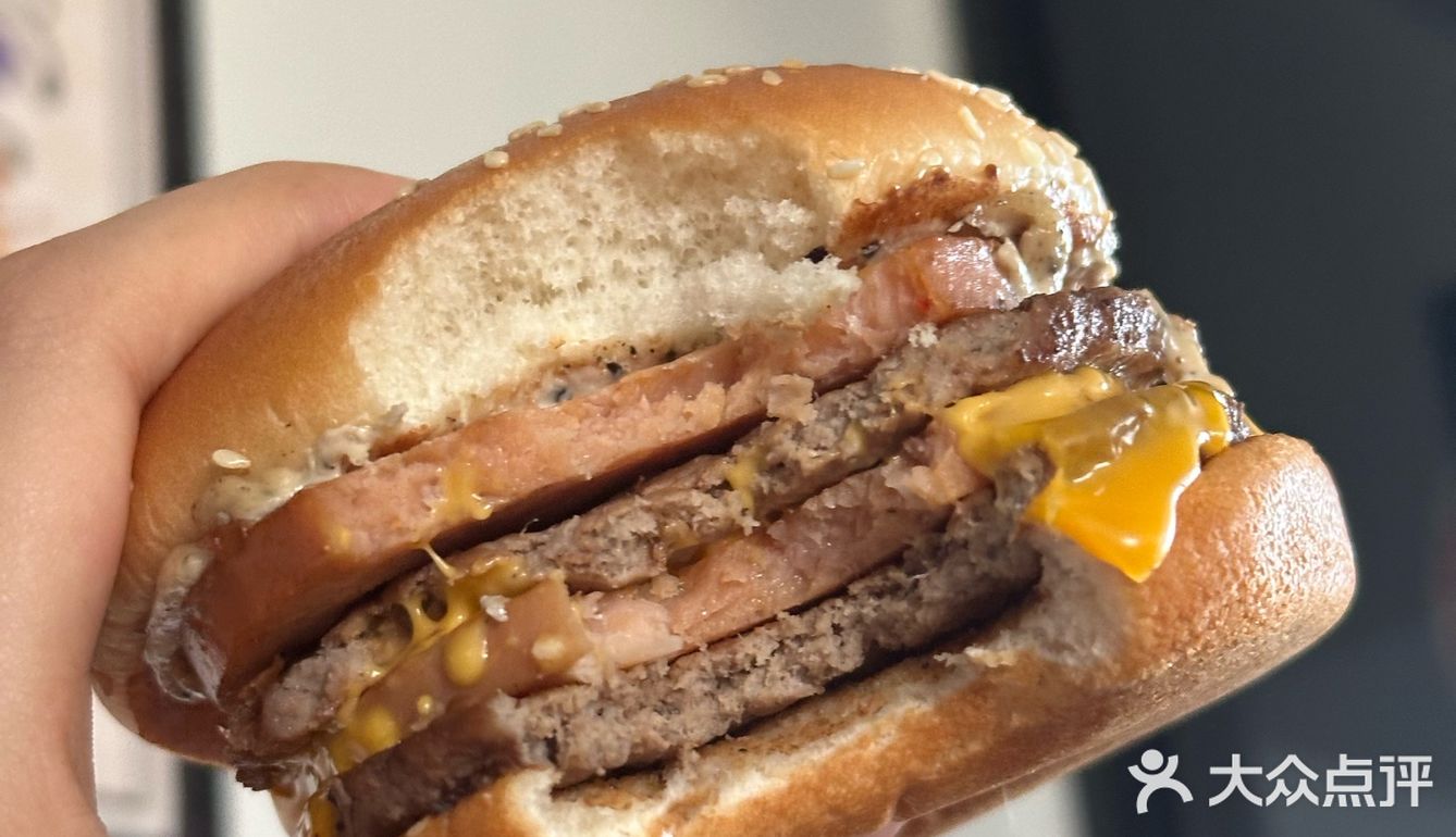 新欢🆚旧爱！麦当新品汉堡 vs 巨无霸PK