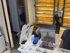 -优医视平价眼镜蔡司依视路折扣工厂店(十里堡店)
