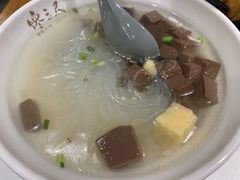 油豆腐鸭血粉丝汤-馋三尺蟹粉小笼(人民广场店)