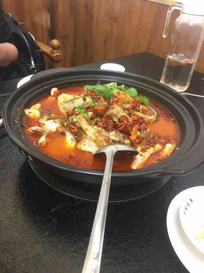 川椒百味鱼(融科天域店)-"位置在面对融科天域的左手边侧面,餐厅有两.