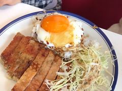 猪颈排鸡蛋扒饭-食运茶餐厅(文化宫店)