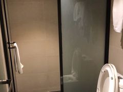 -汉庭优佳(上海娄山关路地铁站店)