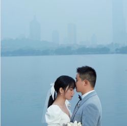 -雪中彩影婚纱摄影·微光艺术中心