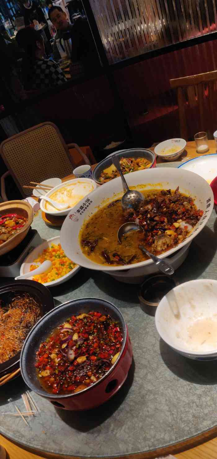 丰盛小馆(梅溪湖店)-"菜品:菜的味道可以,有机辣椒有水味,香干.