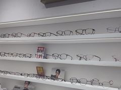-美式眼镜·授权蔡司.依视路.尼康.豪雅.明月(南翔印象城店)