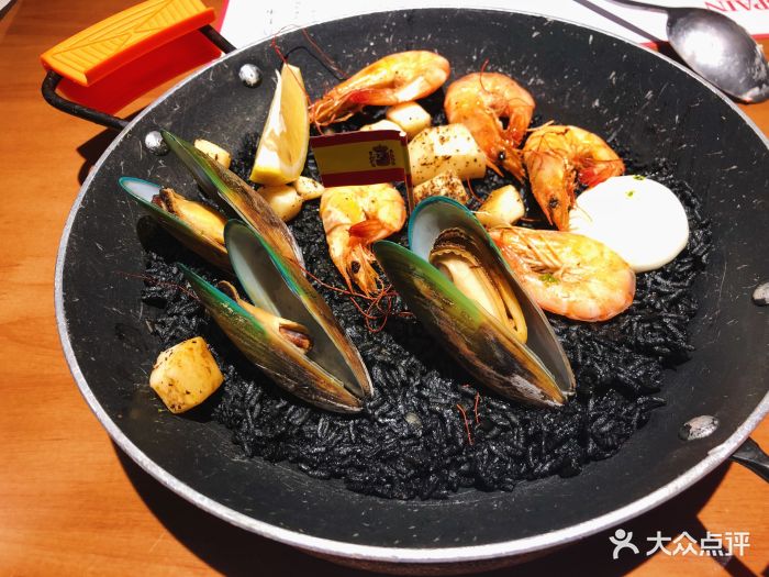 西班牙海鲜墨鱼饭