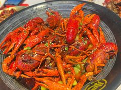 -肥肥虾庄·金牌油焖大虾(汉街SKP店)