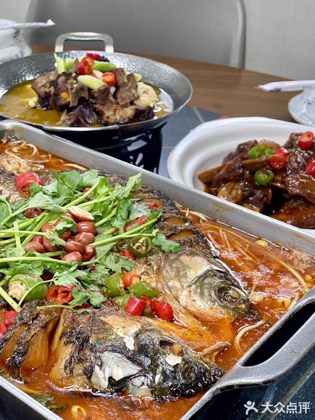 秋天带上心爱的Ta来享受烤鱼的味蕾体验~