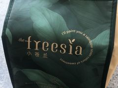 -小苍兰风铃草·礼物蛋糕(沈阳店)