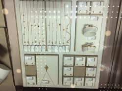 -六福珠寶(苏州人民商场店)