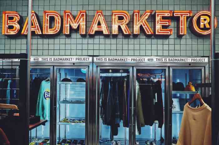 badmarket-"万象城二期的一家小店 还真的比我想象中小.