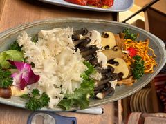 -老牌坊云南鱼豆花火锅(哈西万达店)