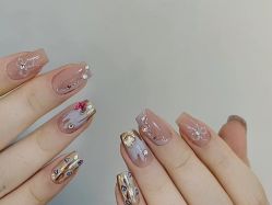 -安吉拉·纤纤玉指美甲美睫创意中心