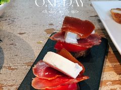 猪里脊配番茄奶酪柑橘吐司-Carmen卡门西班牙餐厅