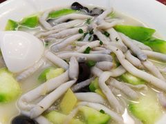 丝瓜木耳浸沙虫-轩记海鲜餐厅·四十五年老字号·经典粤菜(西区彩虹店)