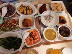 -老乡鸡(上海白玉兰广场店)