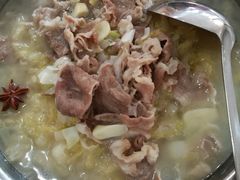 酸菜羊肉锅-溢心园香河肉饼总店