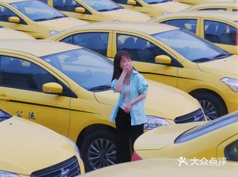 重庆旅游攻略 ｜南滨路偶遇“重庆法拉利”
