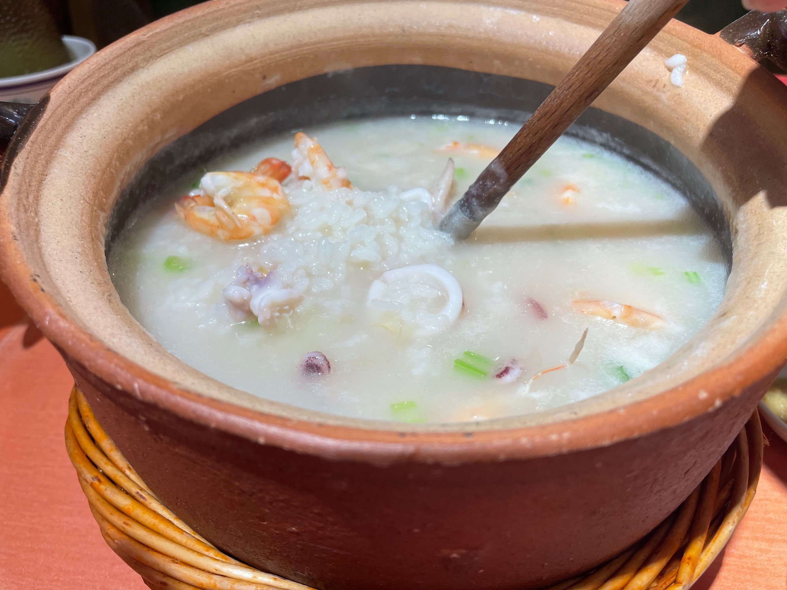 夏天食欲不好?来喝清爽又营养的海鲜粥