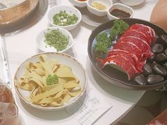 -洪氏嗨捞·广东猪肚鸡·椰子鸡火锅(西咸万象城店)