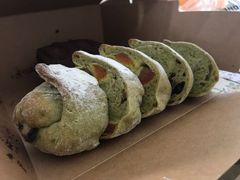 蓝梅杏脯葵花籽羽衣甘蓝法包-PAPER STONE BAKERY(天环店)