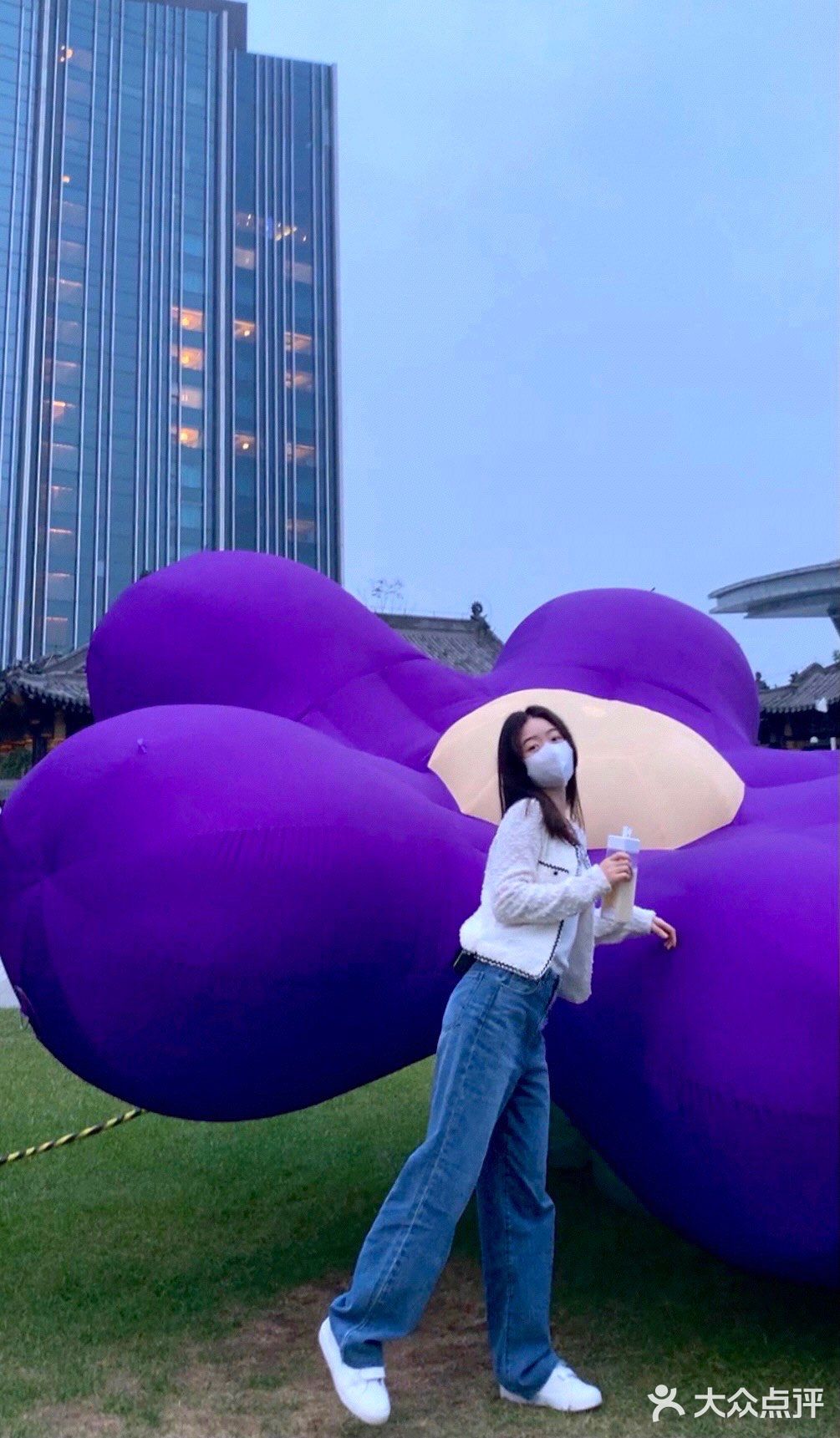 听说是和lv合作过的设计师？？