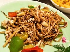 茶树菇鱿鱼-卯时·龙光雅宴·精致锡帮菜(惠山古镇店)