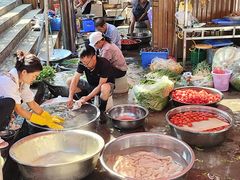-黄利砖万峰林布依特色酸笋牛肉馆