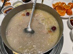 -洪氏嗨捞·广东猪肚鸡·椰子鸡火锅(西咸万象城店)