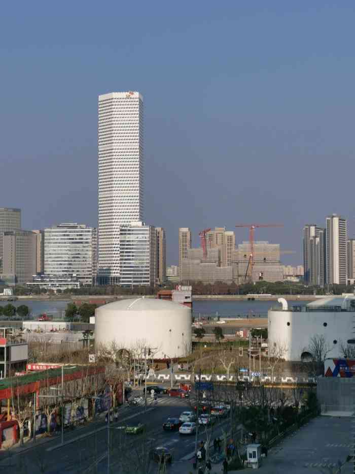 龙耀滨江广场-"人不多很安静的地方 同样是黄浦江旁边 这.