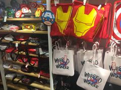 -名创优品(北京新中关购物中心地铁层店)