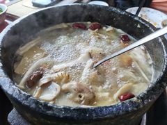 -南渝食府.墨脱石锅松茸鸡