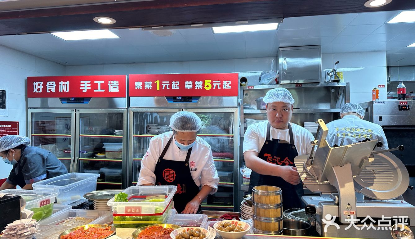 跟着成都本地人吃｜东门牛市口新晋排队凶火锅🍲