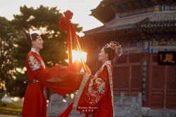 -喜爱高定婚纱摄影