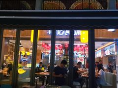 -亚龙湾亚泰商业街