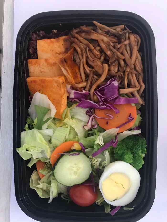 低脂健康轻食餐(传媒大学店)-"每日必点的外卖～这是好几天的午饭照片