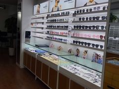 -视野联行眼镜•蔡司•依视路(温江店)