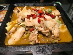 炭火干锅牛蛙+龙利鱼（酸汤味-炭舍干锅·烤鱼(扬名广场店)